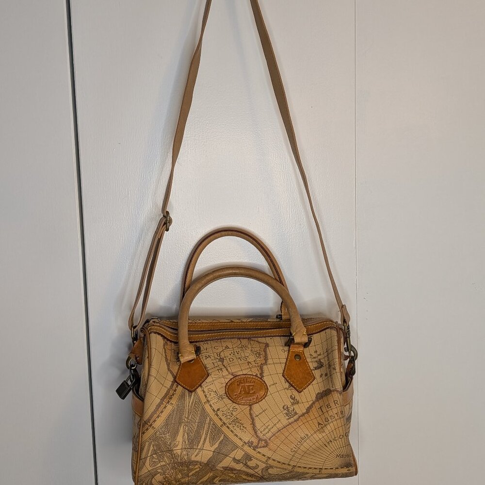 Allan Edward Crossbody, Great Condition
